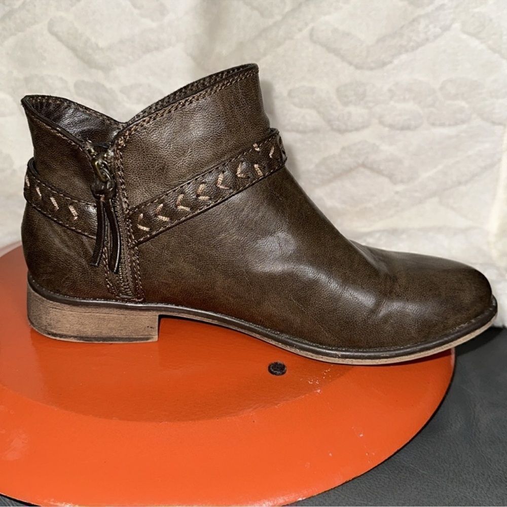 ROXY 9 Brown Faux Leather Embroidered Ankle Zip Saddle Boots - Picture 11 of 15